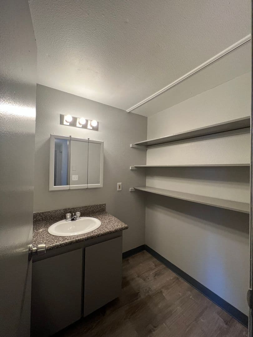 Portland Apartment: 621 NE 162nd