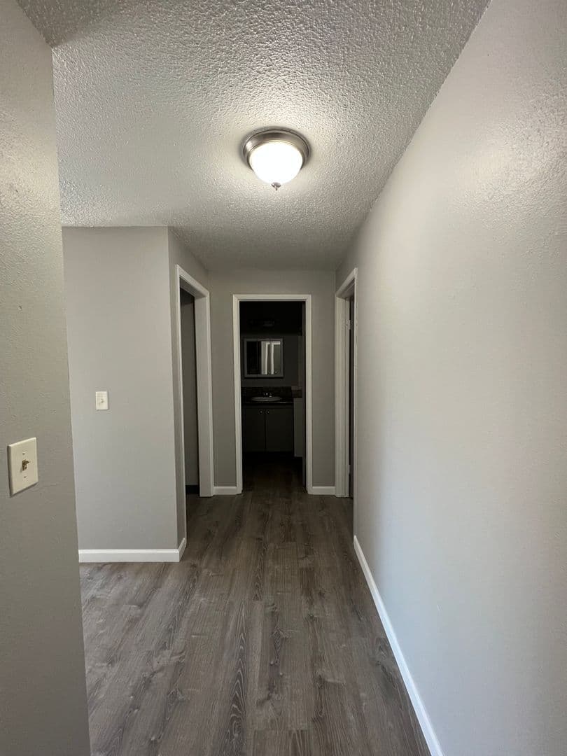 Portland Apartment: 621 NE 162nd