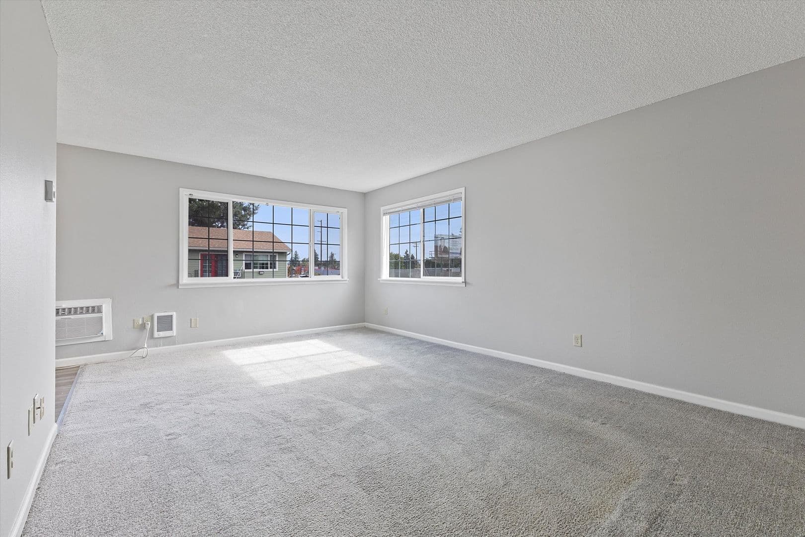 Portland Apartment: 14021 SE Stark