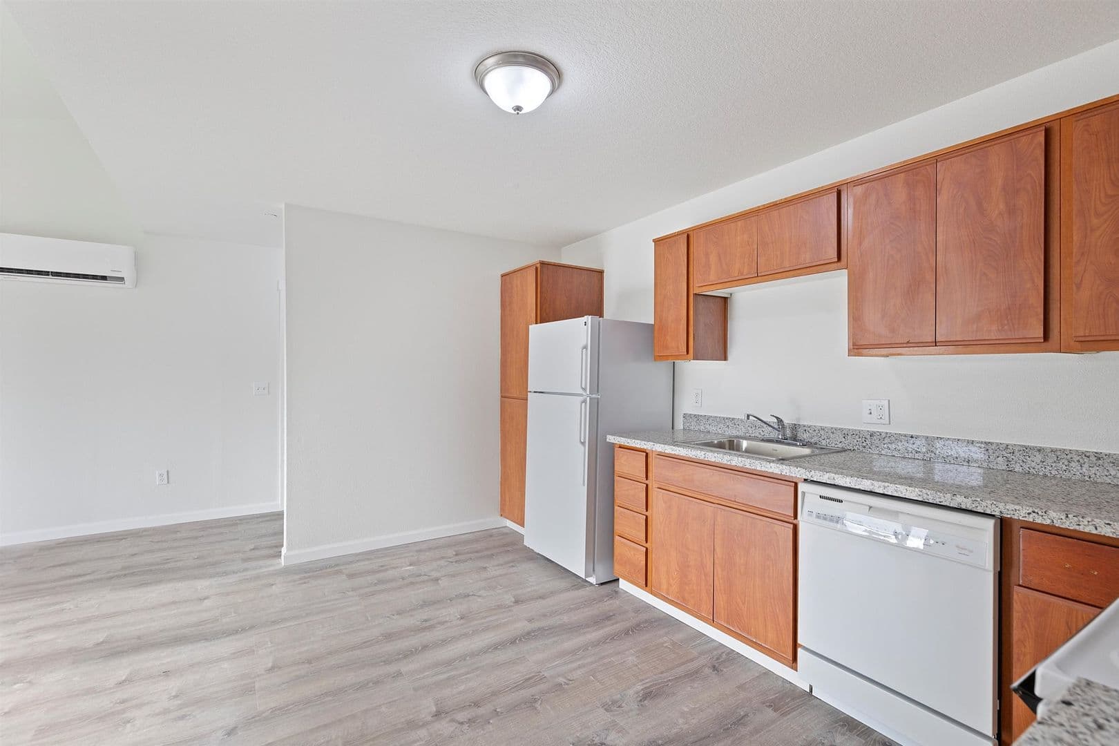 Portland Apartment: 450 SE 127th Ave.
