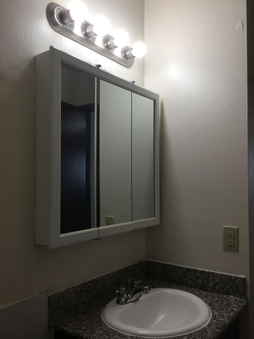 Portland Apartment: 16124 SE Alder St.