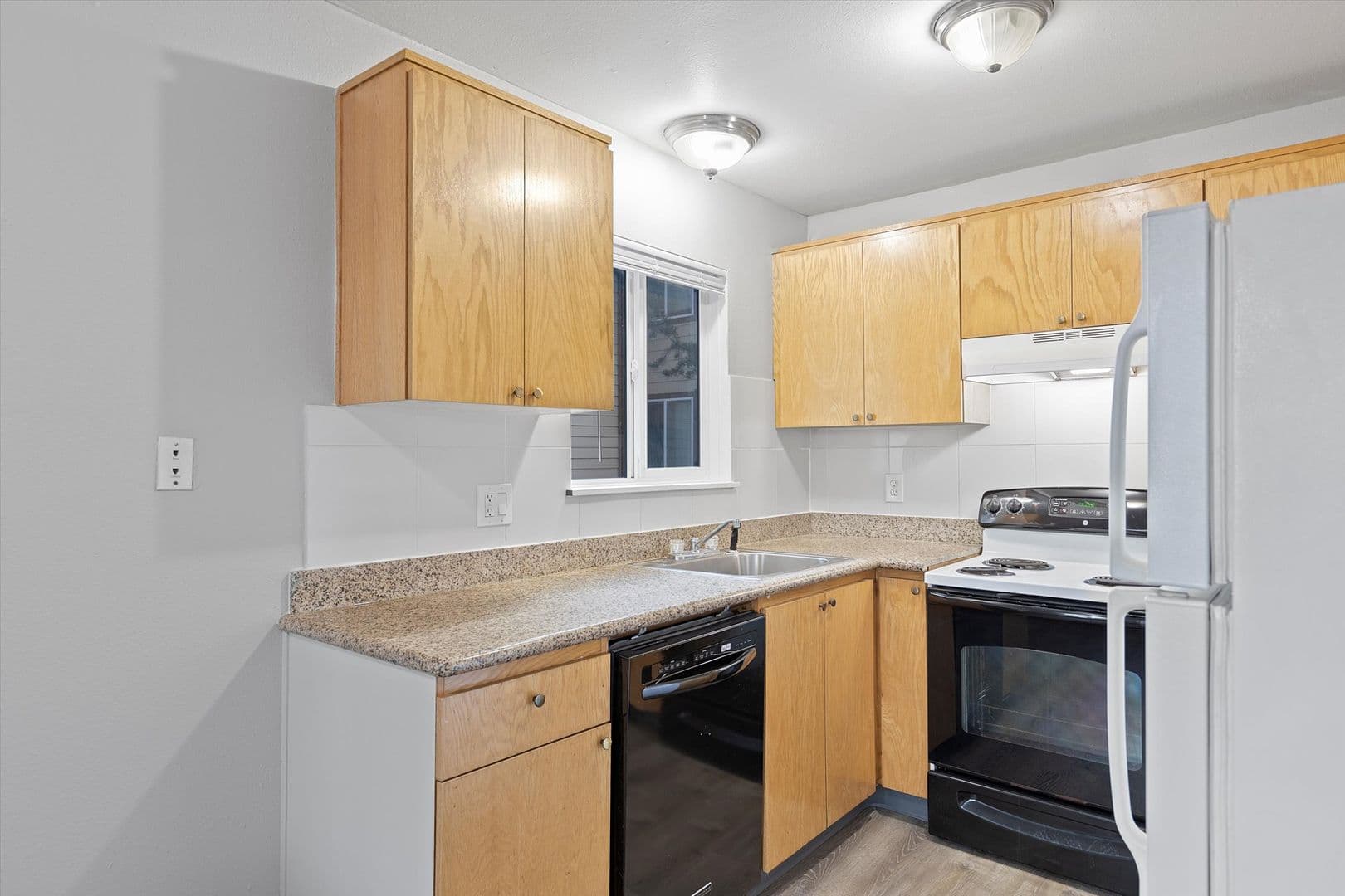 Portland Apartment: 13801-13865 SE Stark