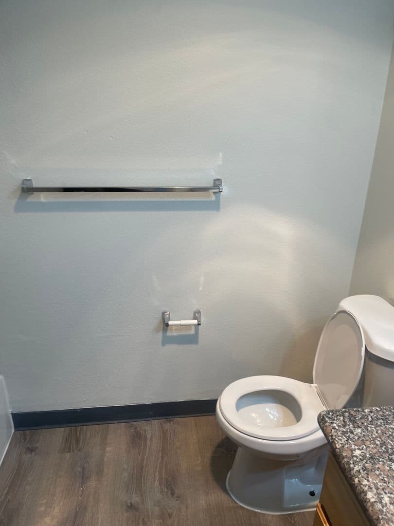 Portland Apartment: 12026 SE Ash St