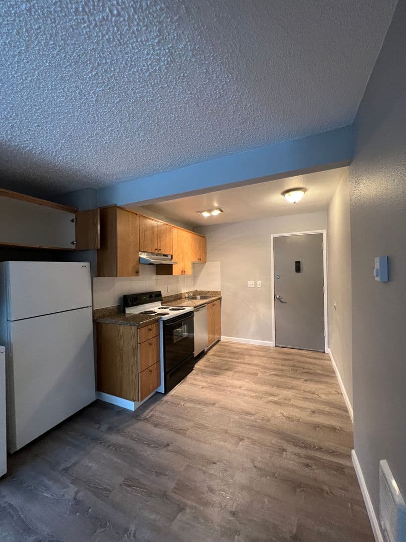 Portland Apartment: 16124 SE Alder St.