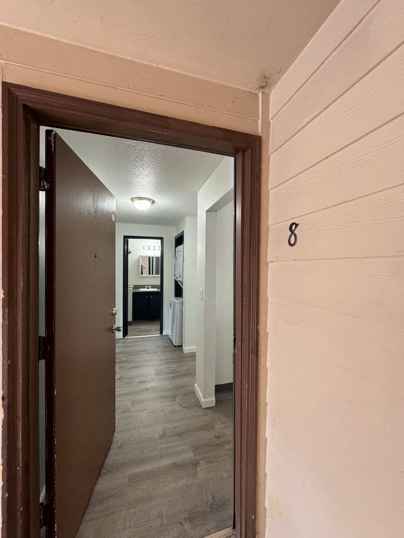 Portland Apartment: 621 NE 162nd