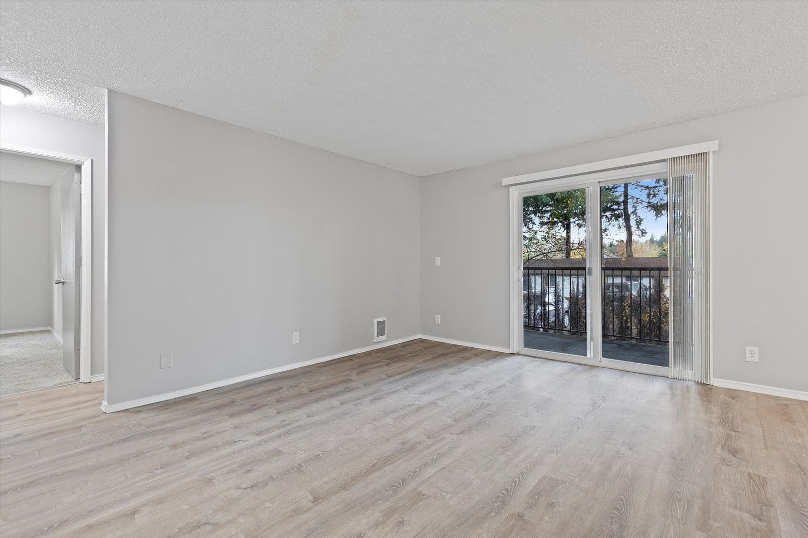 Portland Apartment: 13801-13865 SE Stark