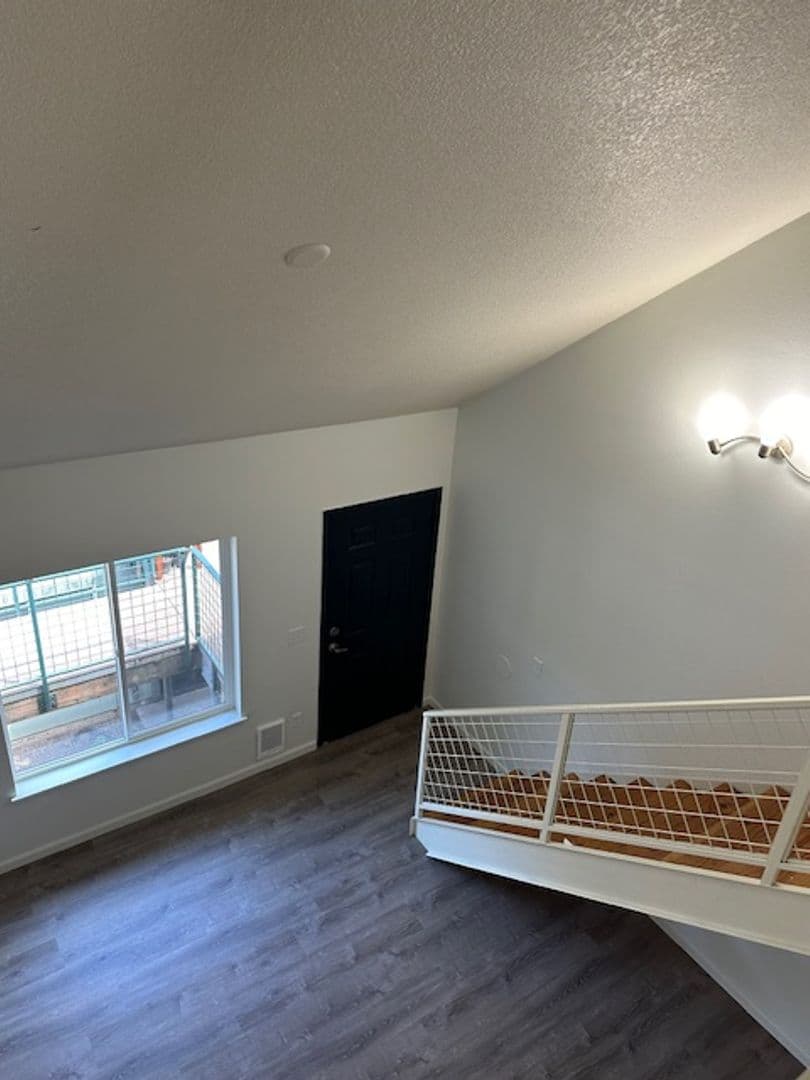 Portland Apartment: 12026 SE Ash St