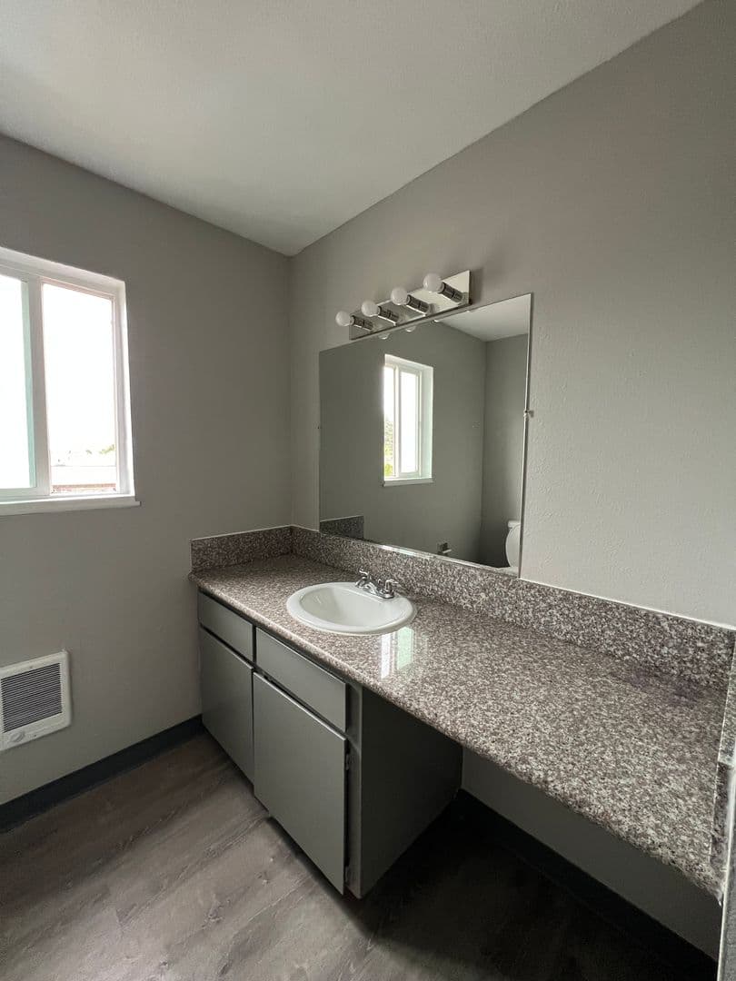 Portland Apartment: 635-741 SE 182nd