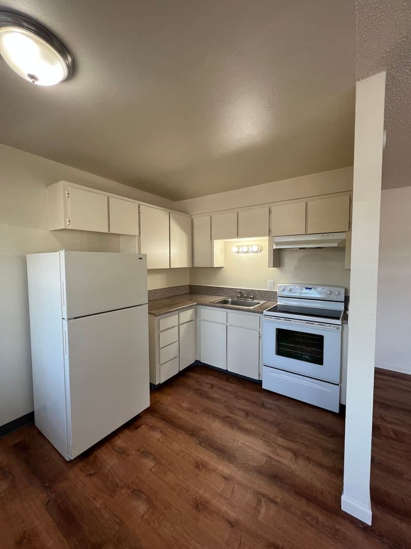 Portland Apartment: 635-741 SE 182nd