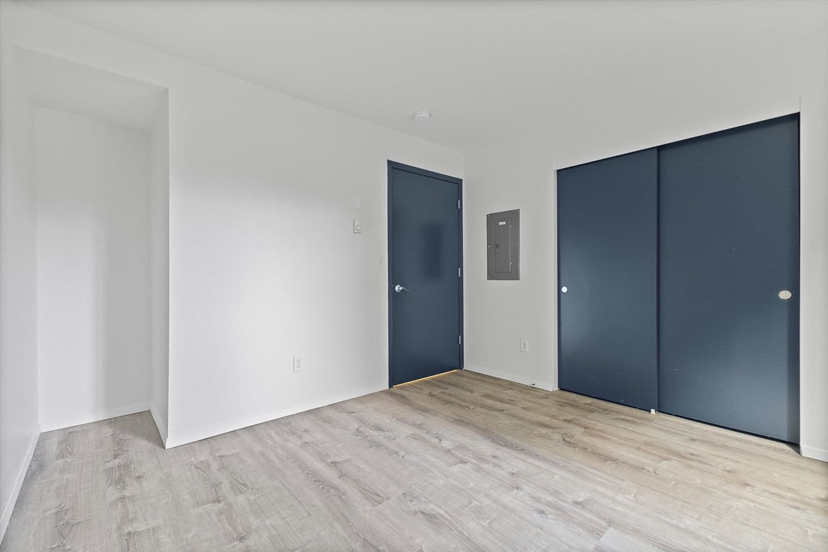 Portland Apartment: 12026 SE Ash St