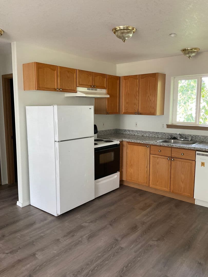 Portland Apartment: 110 & 114 SE 146th Ave.