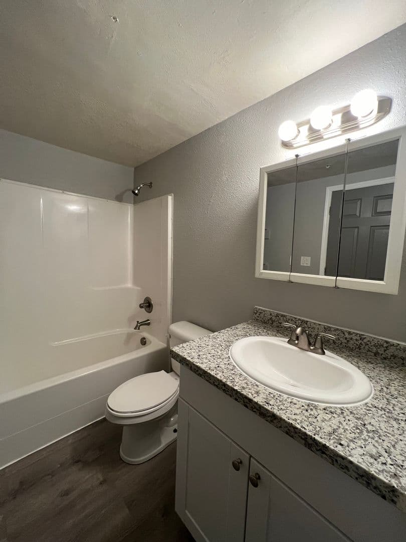 Portland Apartment: 14808-14932 E Burnside St.