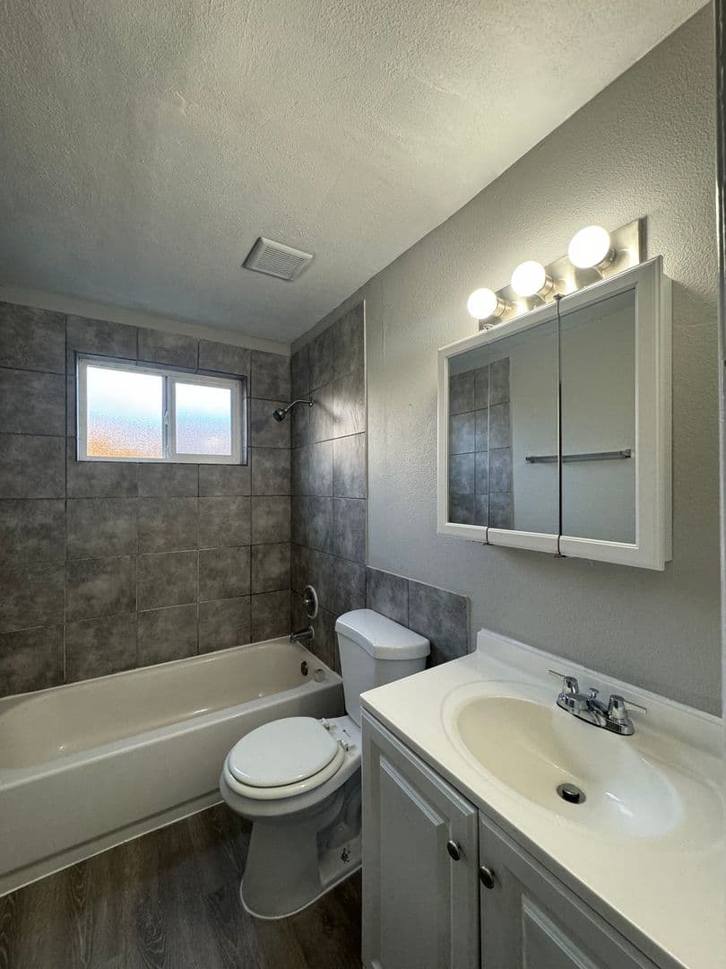 Portland Apartment: 203 SE 162nd