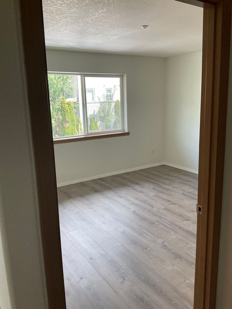 Portland Apartment: 110 & 114 SE 146th Ave.