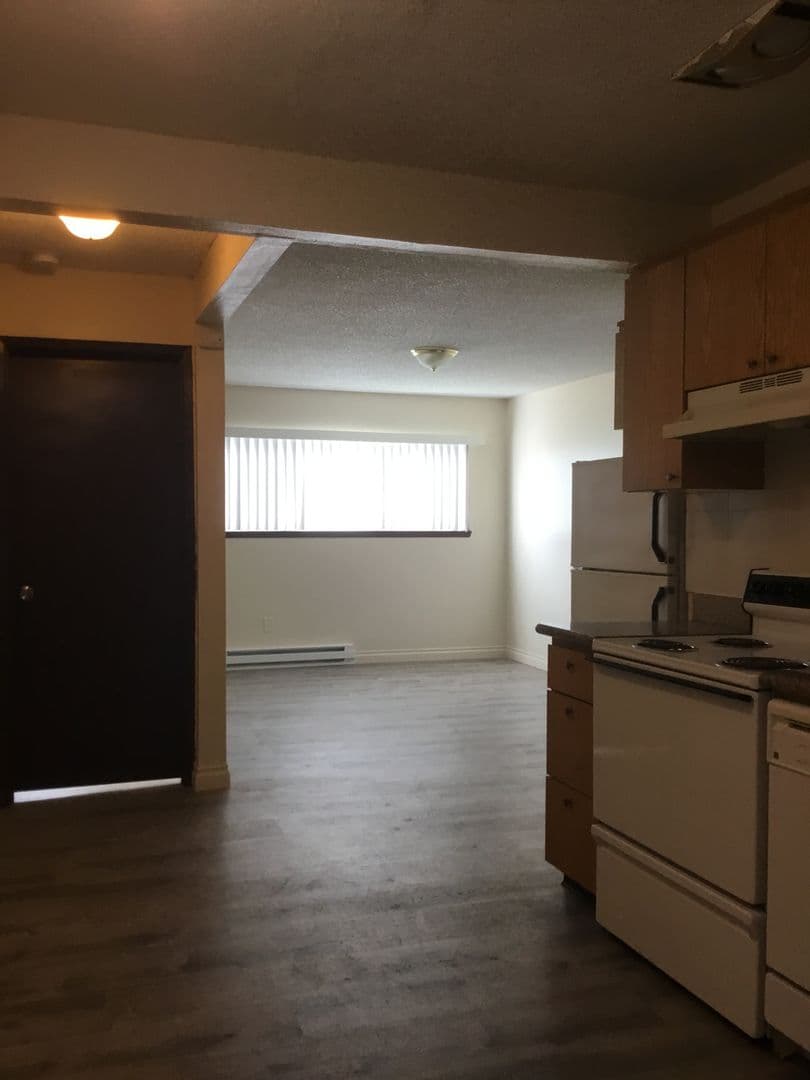 Portland Apartment: 16124 SE Alder St.