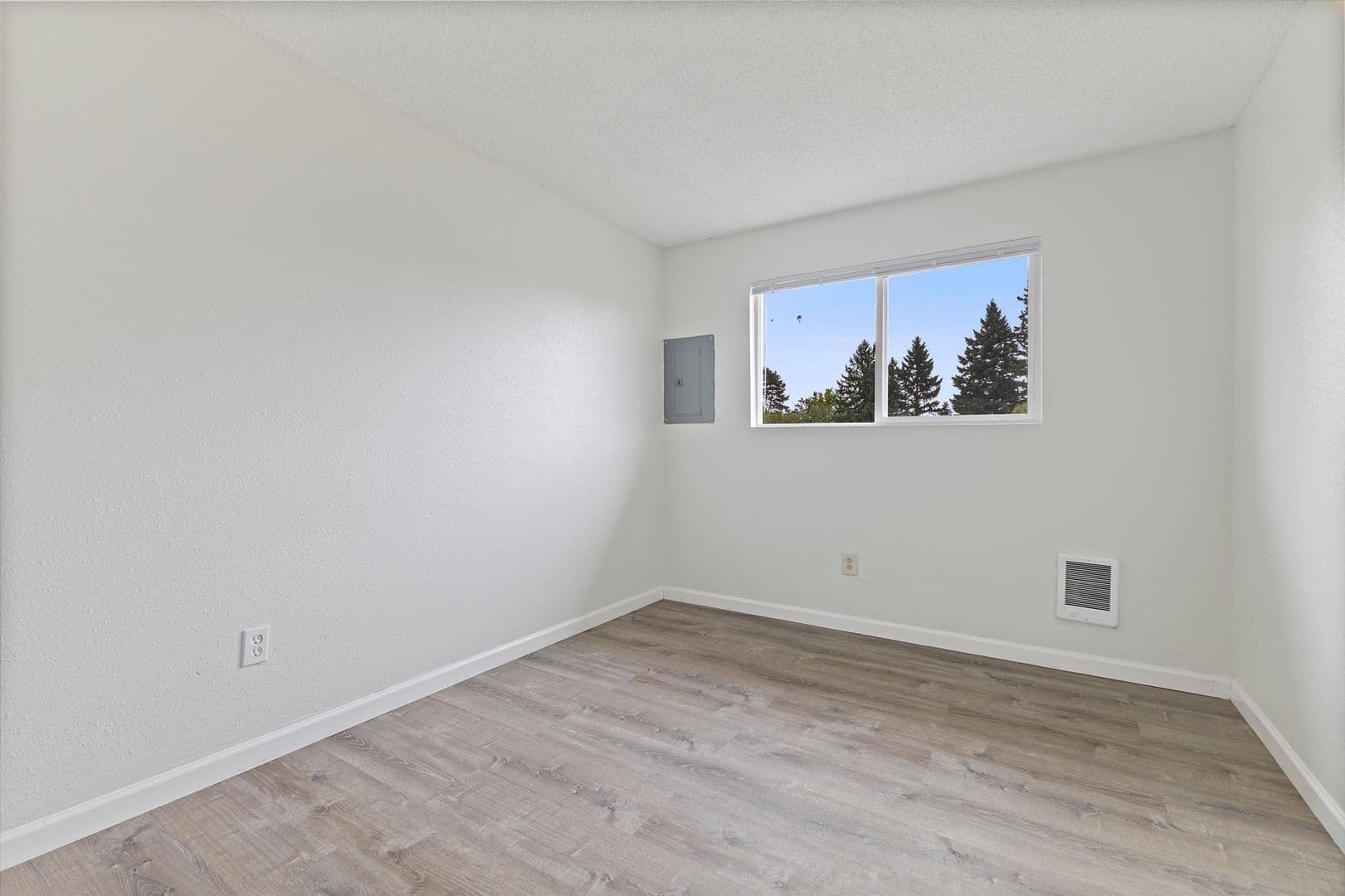 Portland Apartment: 16000 SE Alder St.