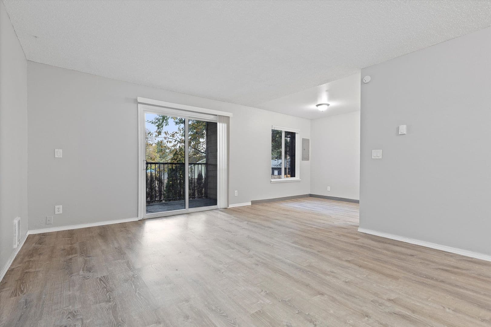 Portland Apartment: 13801-13865 SE Stark