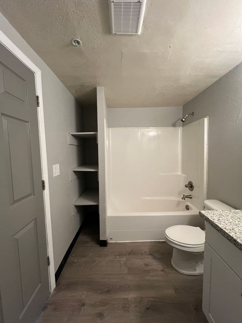 Portland Apartment: 14808-14932 E Burnside St.