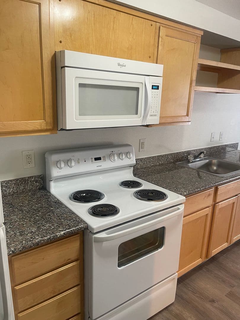 Portland Apartment: 12026 SE Ash St