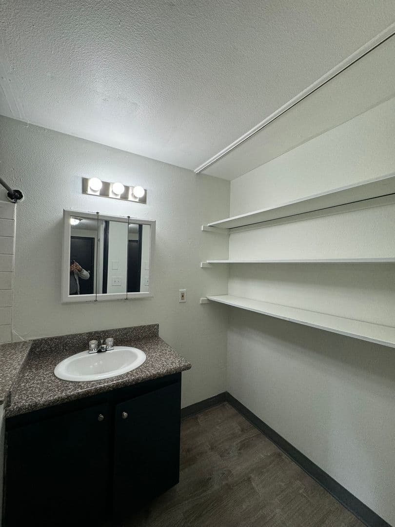 Portland Apartment: 621 NE 162nd