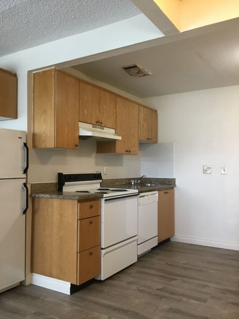 Portland Apartment: 16124 SE Alder St.