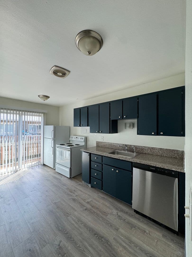 Portland Apartment: 635-741 SE 182nd