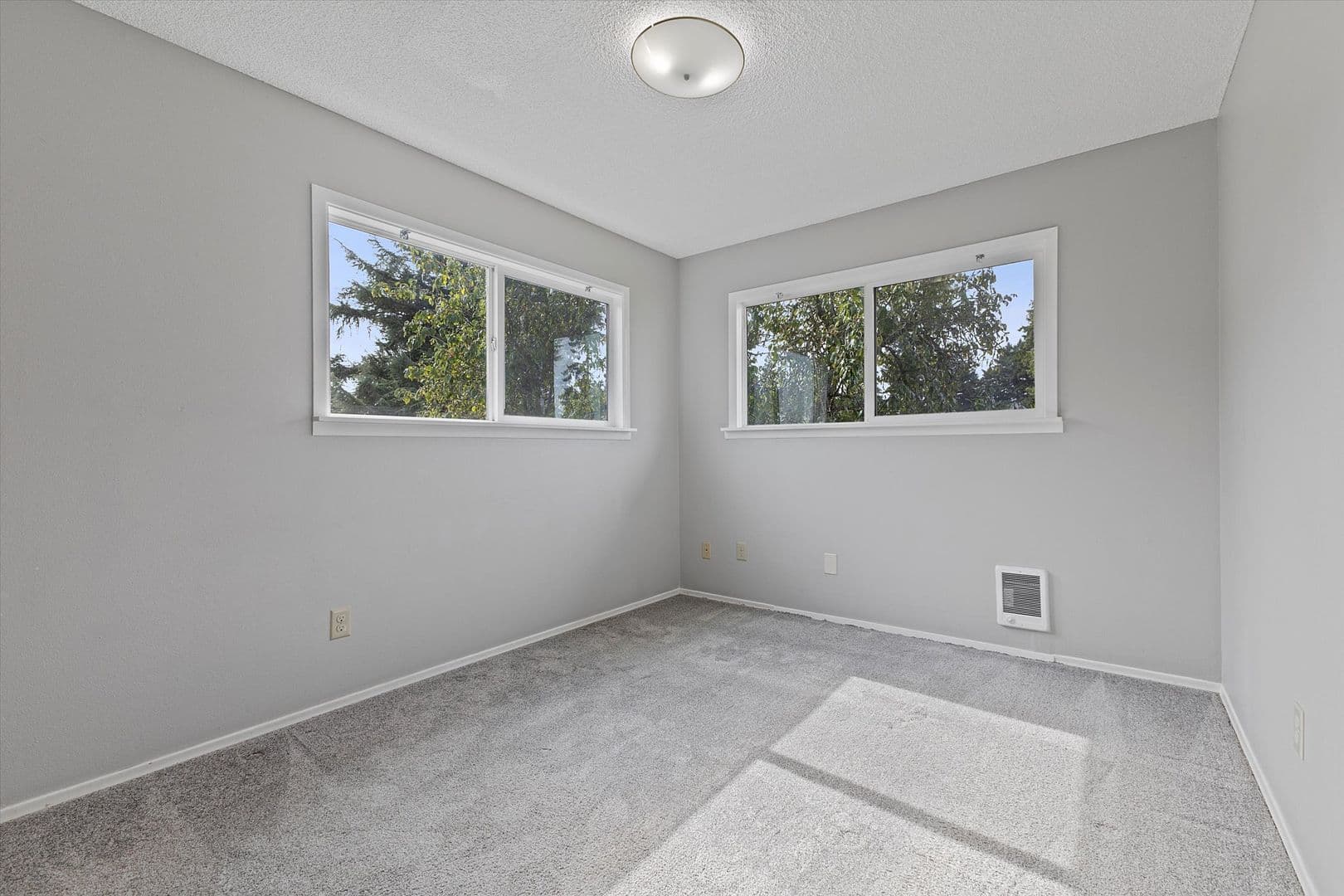 Portland Apartment: 14021 SE Stark