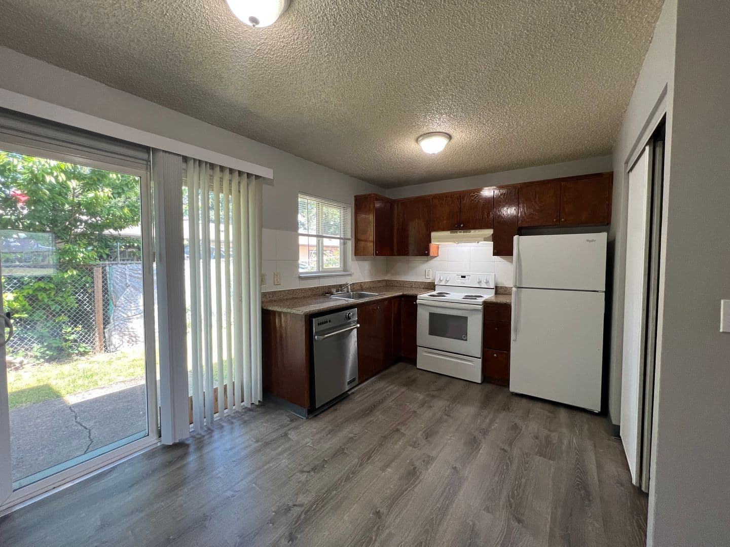 Portland Apartment: 878 SE 187th