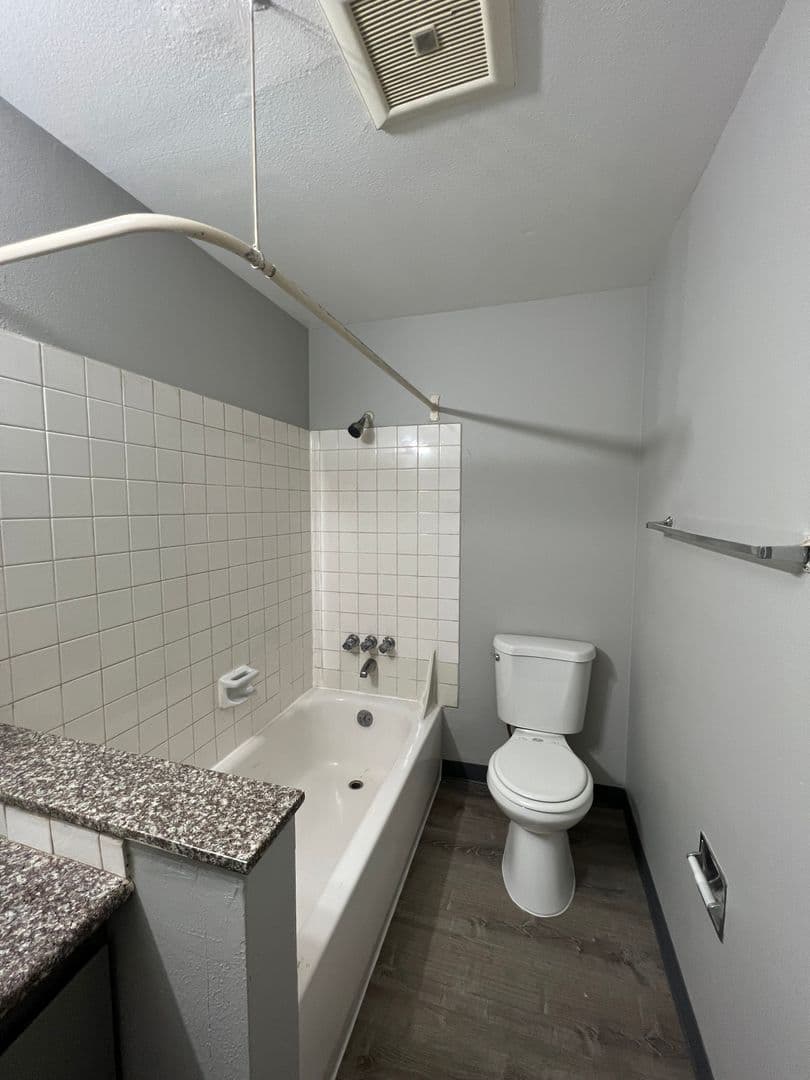 Portland Apartment: 621 NE 162nd