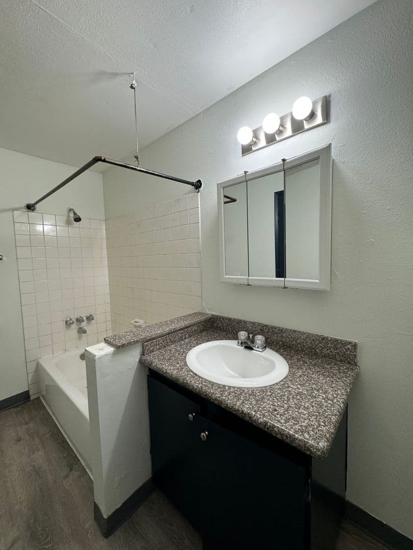 Portland Apartment: 621 NE 162nd