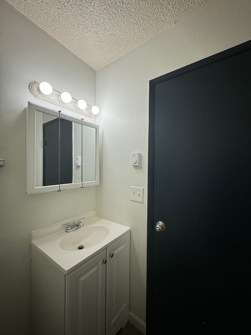 Portland Apartment: 10329 NE Prescott St.