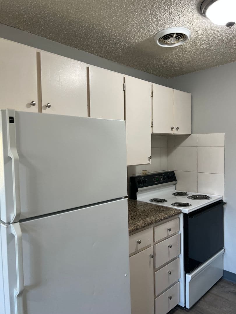 Portland Apartment: 203 SE 162nd