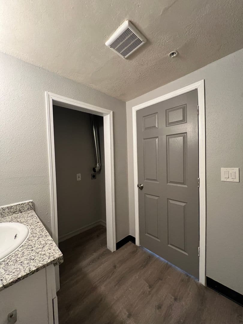 Portland Apartment: 14808-14932 E Burnside St.