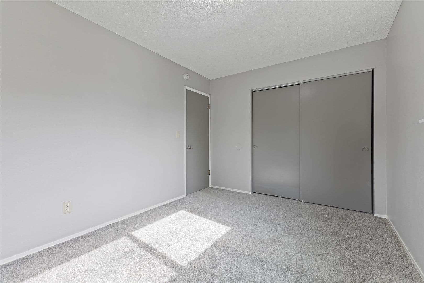 Portland Apartment: 14021 SE Stark