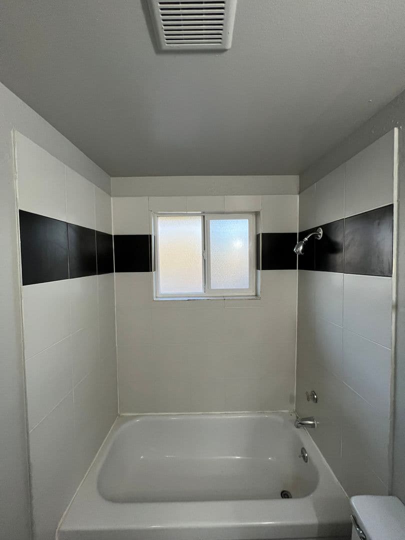 Portland Apartment: 203 SE 162nd