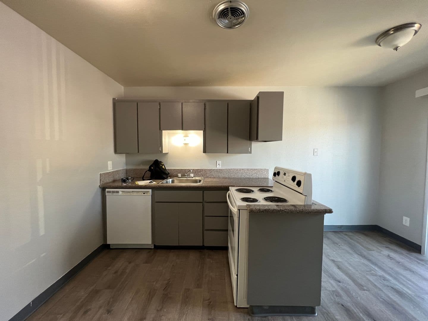 Portland Apartment: 635-741 SE 182nd