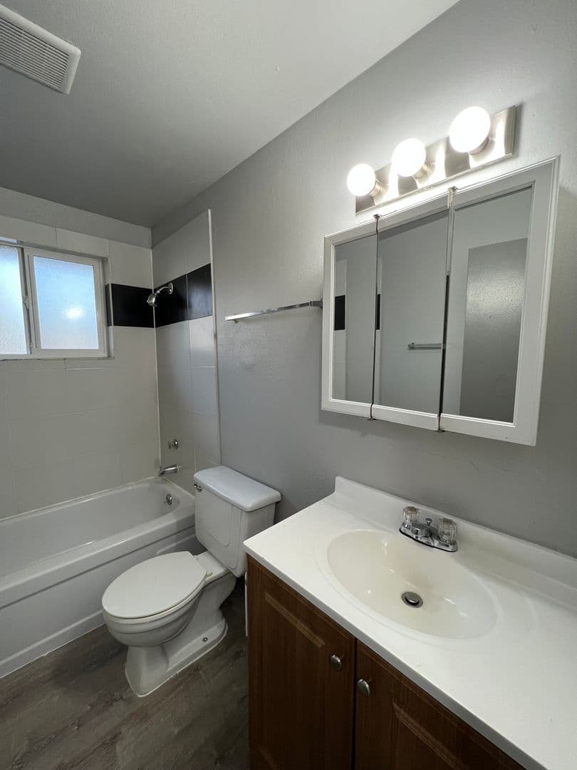Portland Apartment: 203 SE 162nd