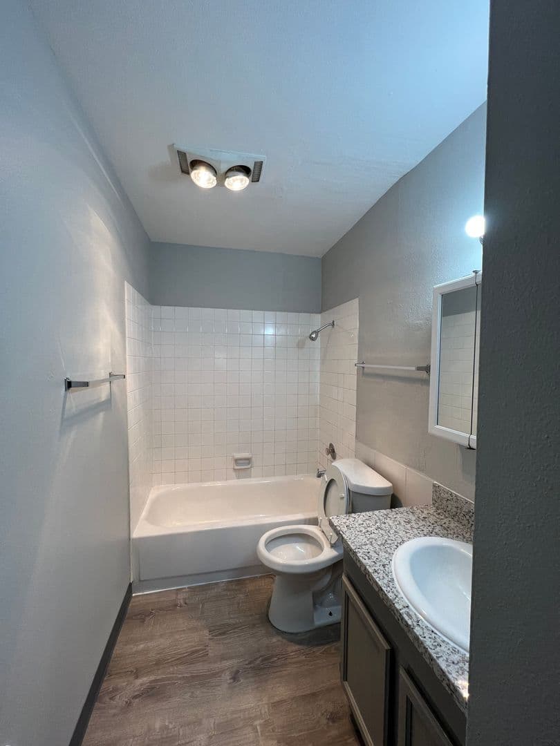 Portland Apartment: 16124 SE Alder St.
