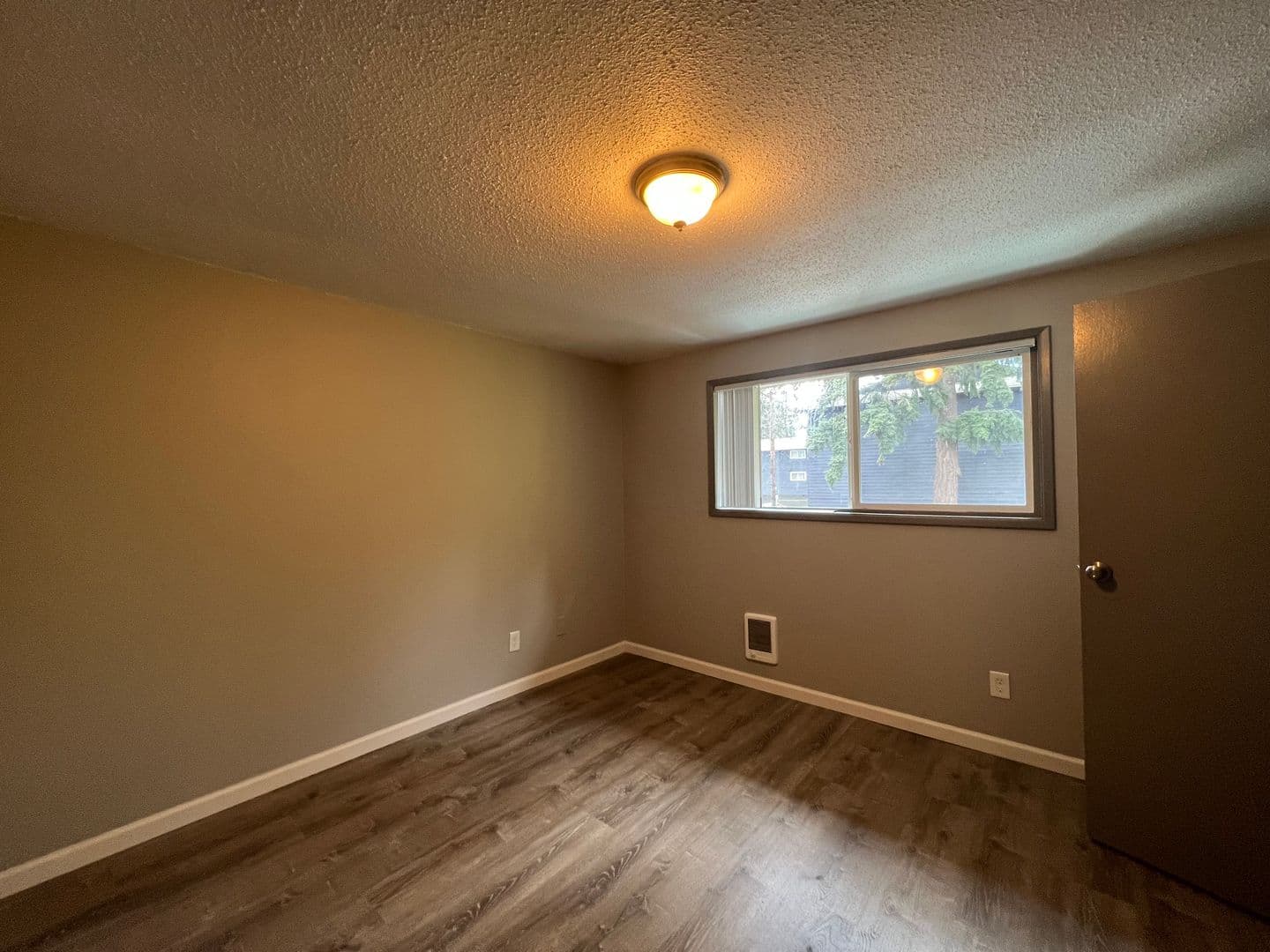 Portland Apartment: 621 NE 162nd