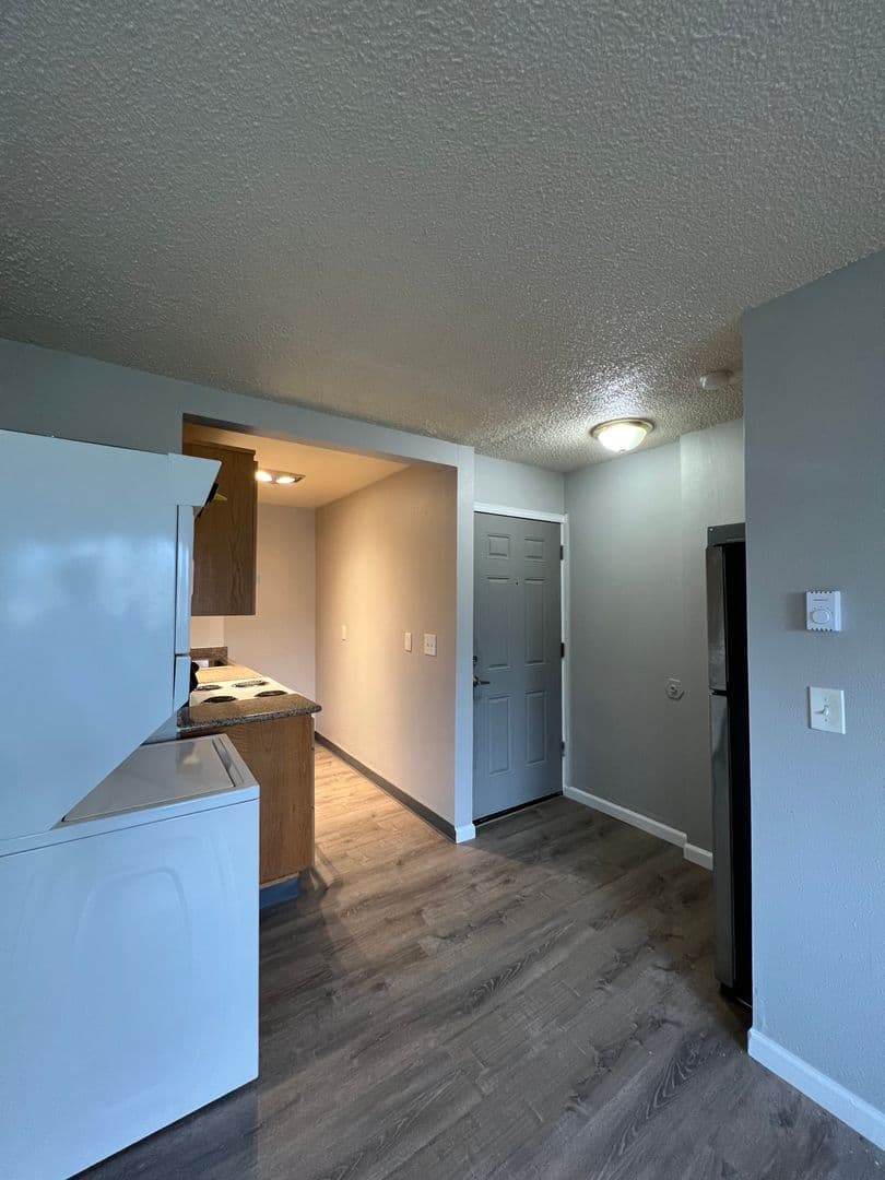 Portland Apartment: 16124 SE Alder St.