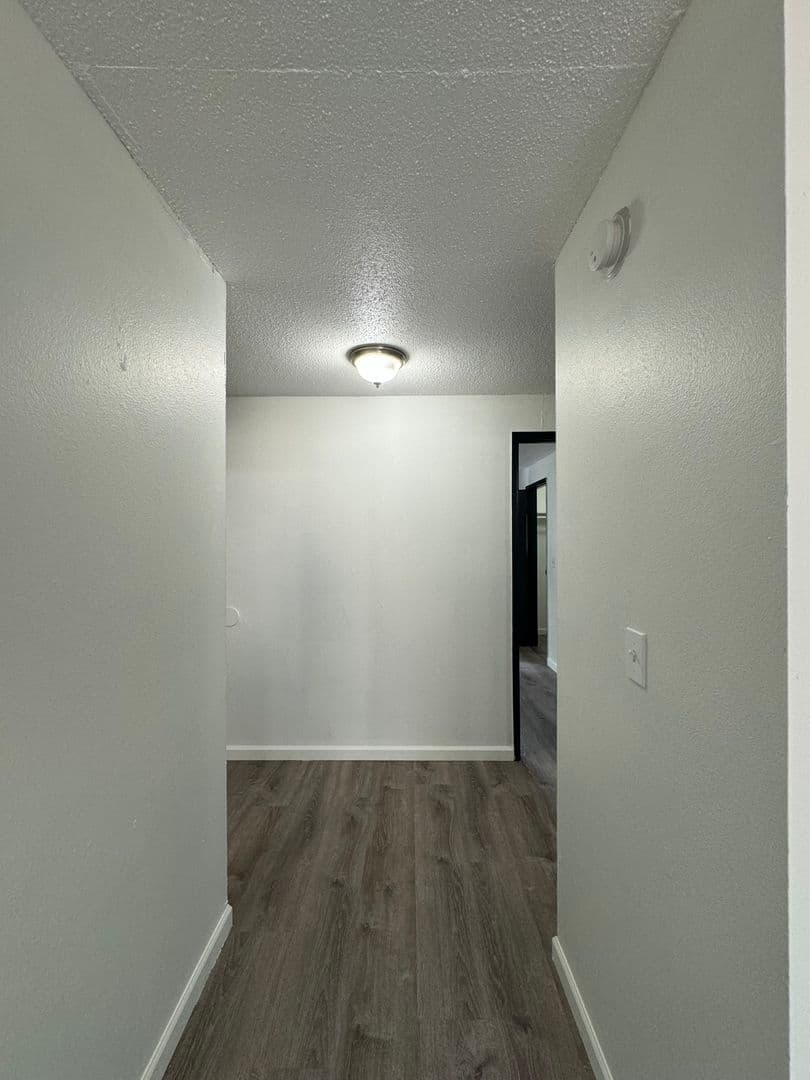 Portland Apartment: 621 NE 162nd