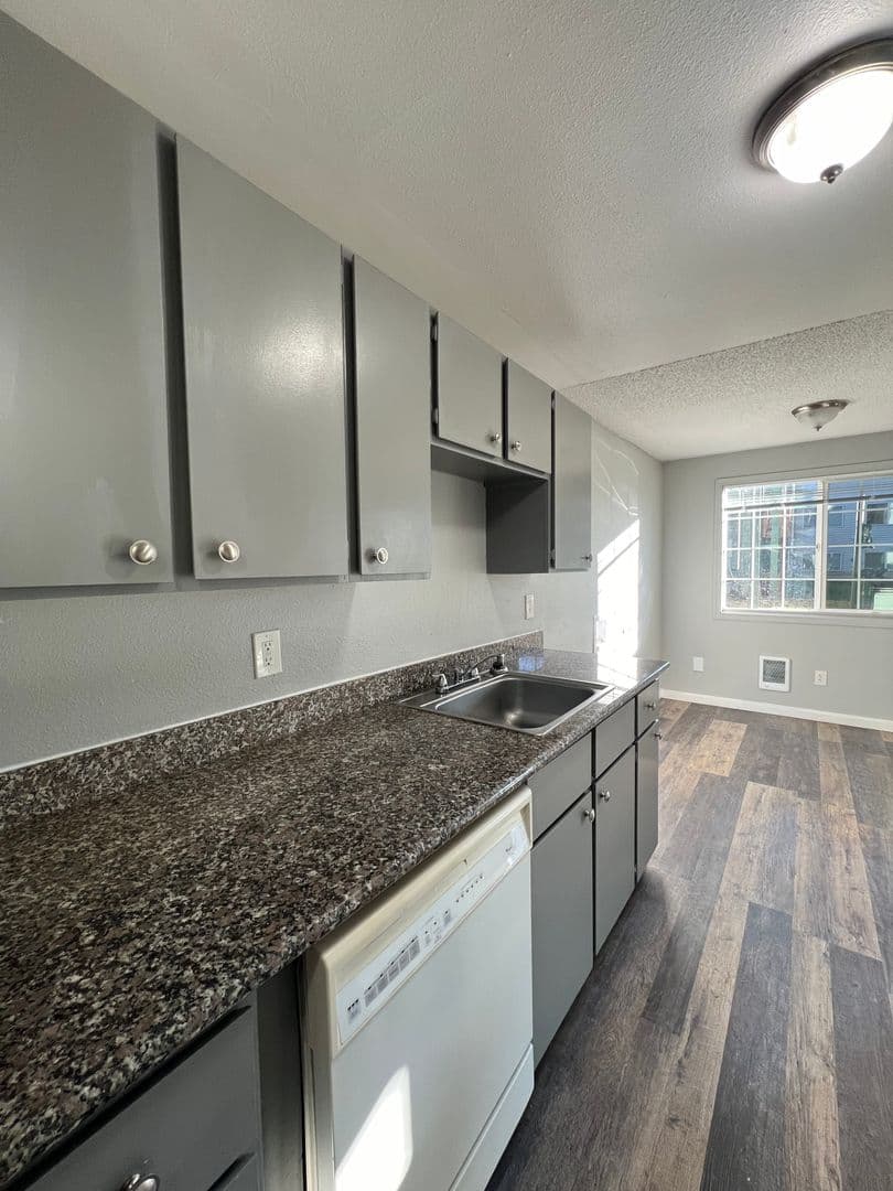 Portland Apartment: 17439 SE Stark St