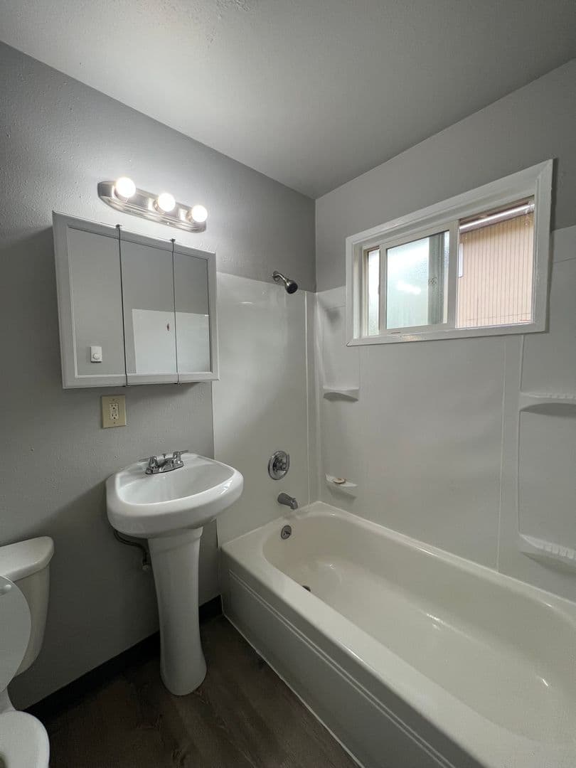 Portland Apartment: 746 SE 187th ave