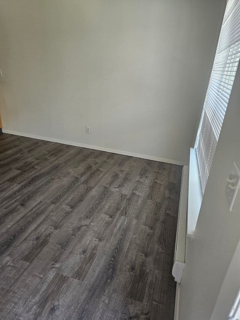 Portland Apartment: 12026 SE Ash St