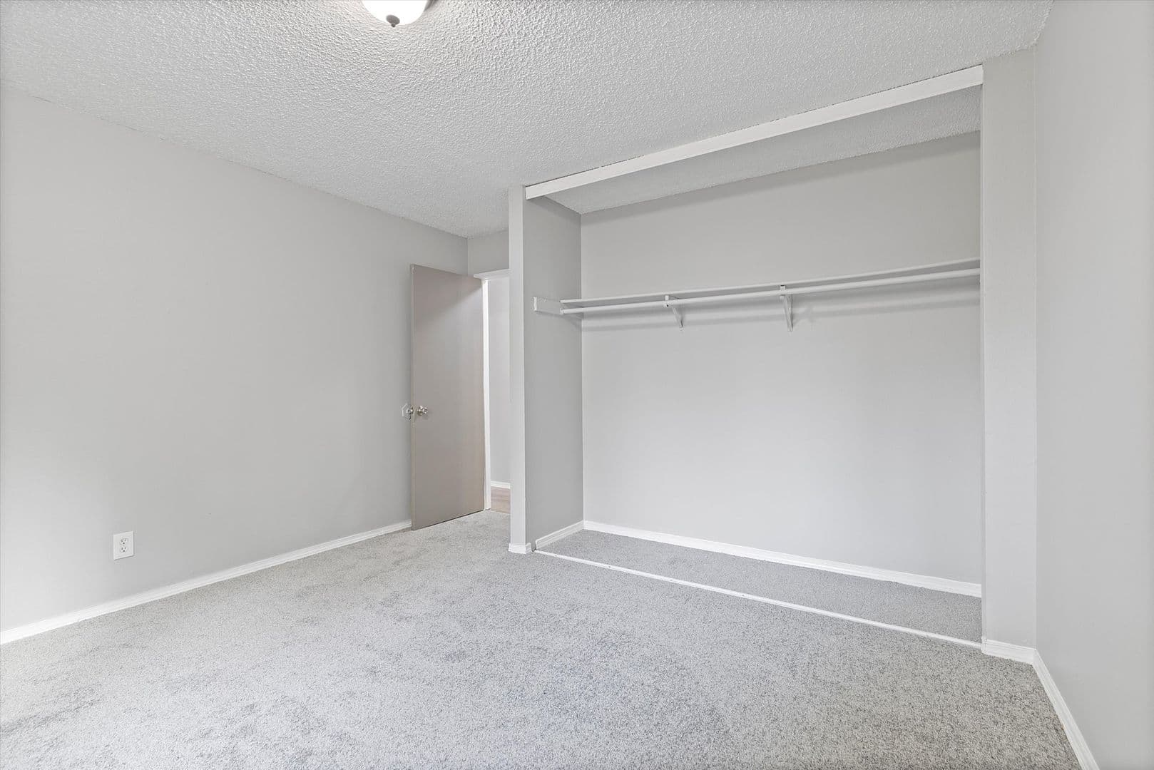Portland Apartment: 13801-13865 SE Stark