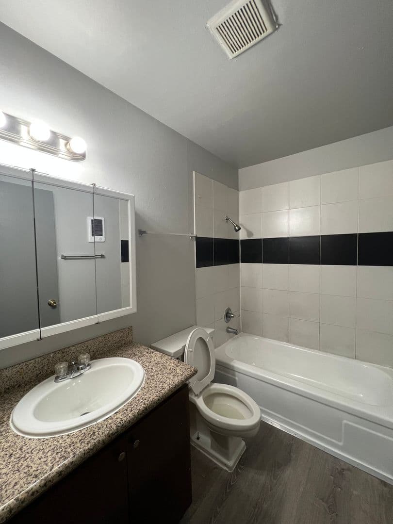 Portland Apartment: 878 SE 187th