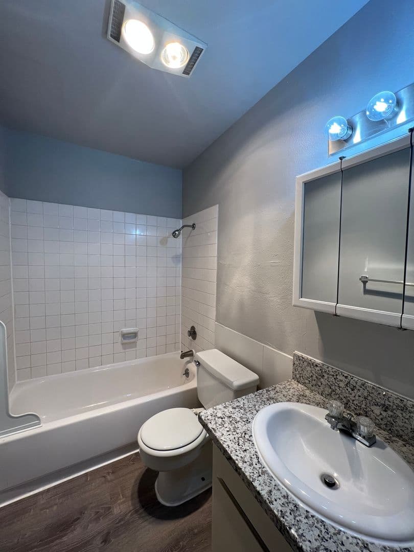 Portland Apartment: 16124 SE Alder St.