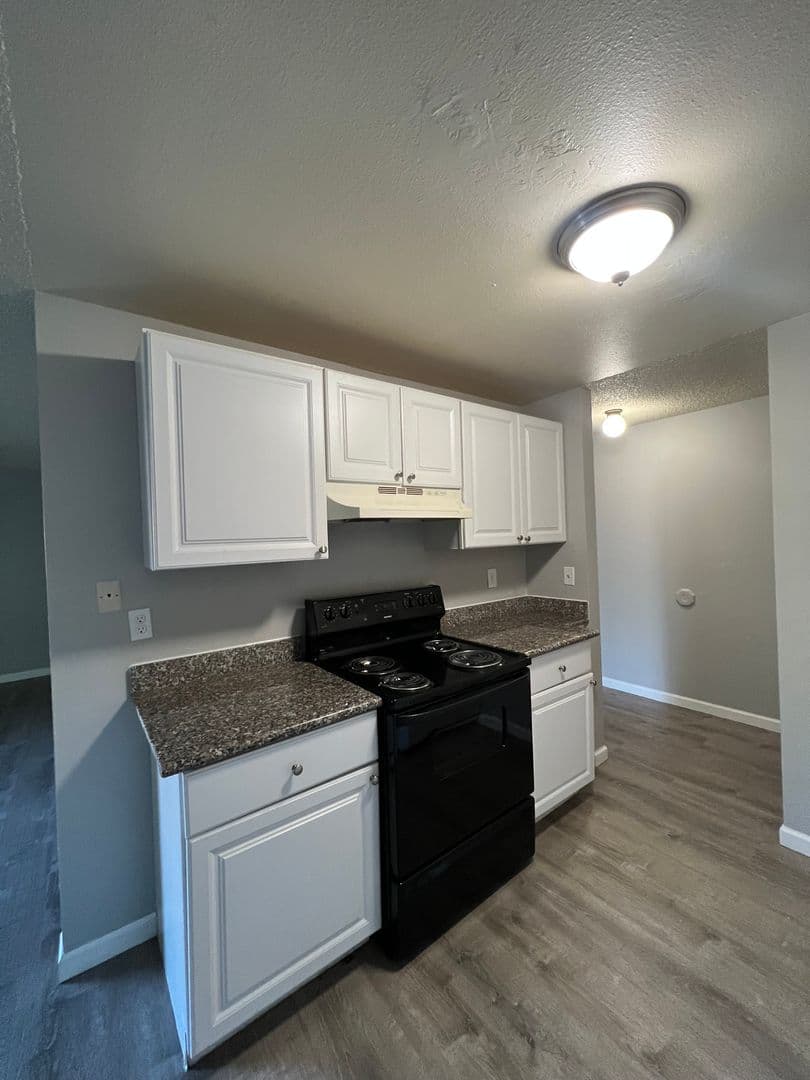 Portland Apartment: 17439 SE Stark St