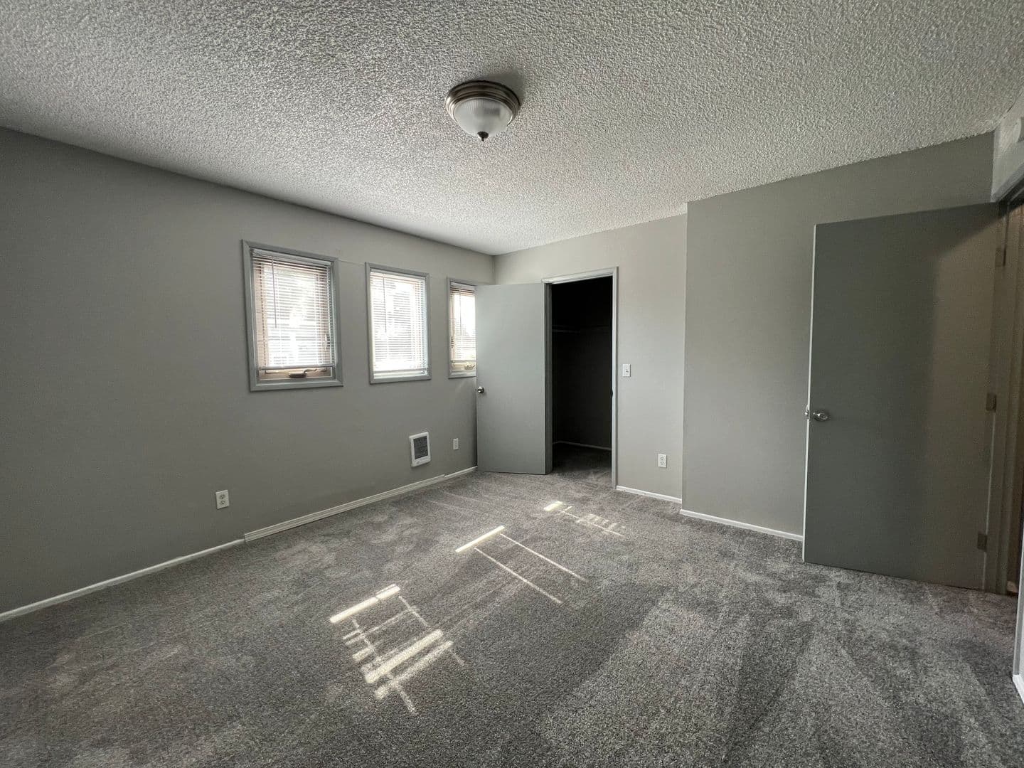 Portland Apartment: 10329 NE Prescott St.