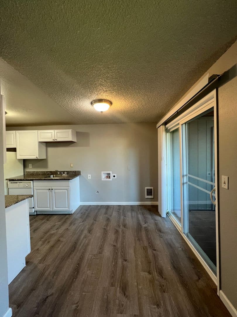 Portland Apartment: 17439 SE Stark St